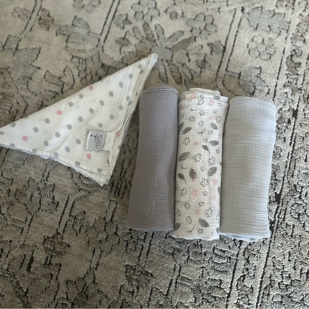 Muslin Baby Swaddles / Blankets x3 & Lovey